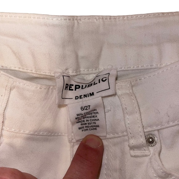 Republic Denim White With Black Embroidered Accent On Leg Size 6/27 Raw Hem - Picture 3 of 5